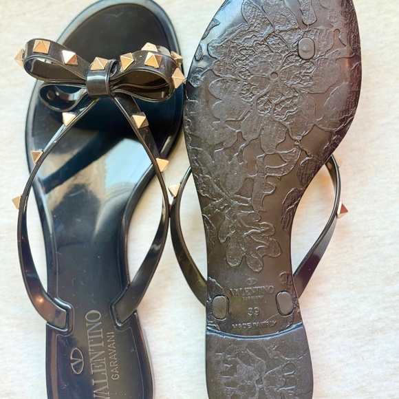 Valentino rockstud jelly flip-flops - Picture 3 of 9